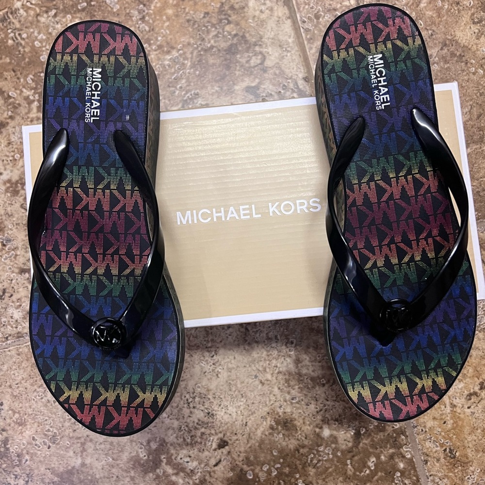 Michael Kor NEW flip flops